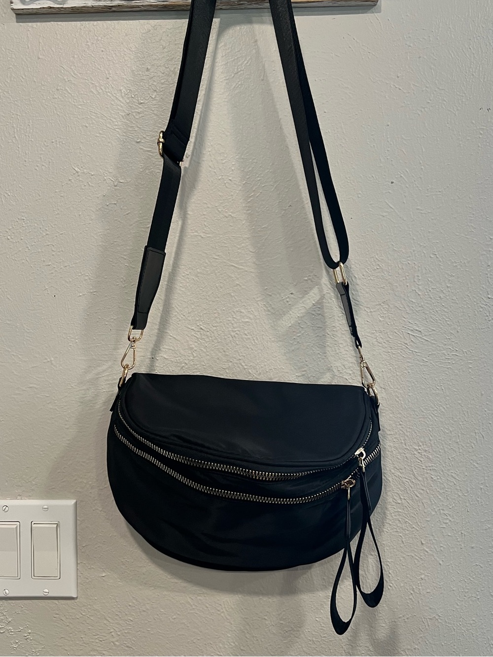 Black Crossbody Shoulder Bag - Stylish Everyday Carry